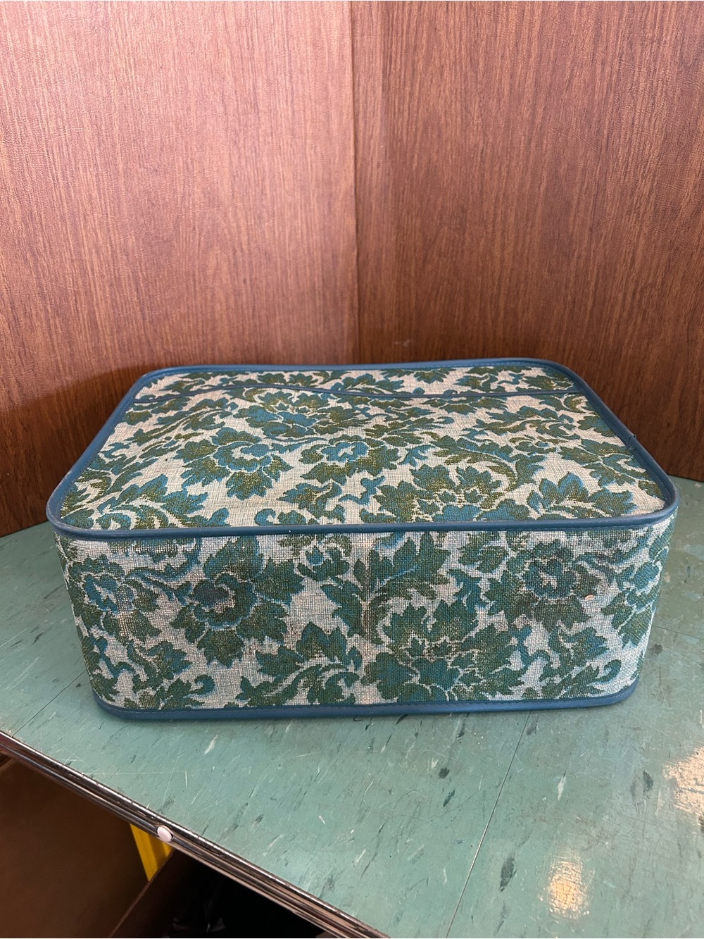 Vintage suitcase, 1960s blue and green floral plastic - Picture 6 of 6